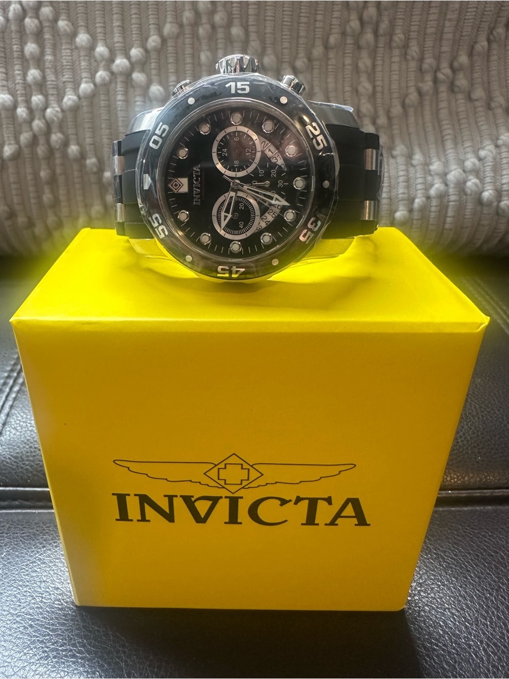 Invicta Pro Diver Scuba (Model 6977) - Picture 4 of 7